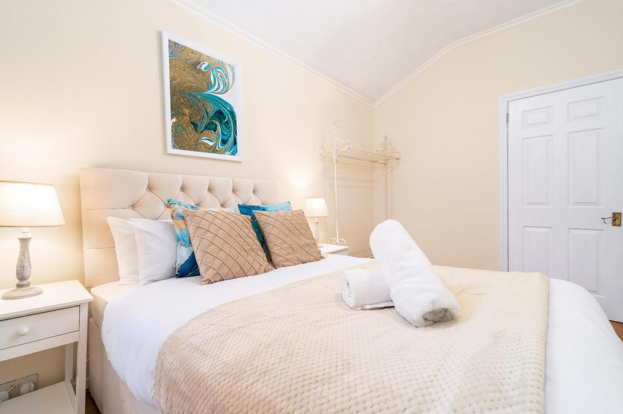 Luxury 3 Bedroom House - Harborne - Parking - Garden - Wifi & Netflix 122G Бирмингем Экстерьер фото